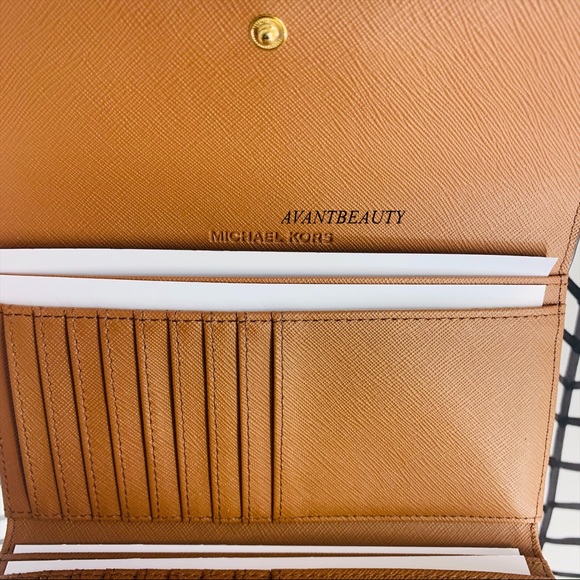 🔸 Michael kors jetset travel large trifold wallet